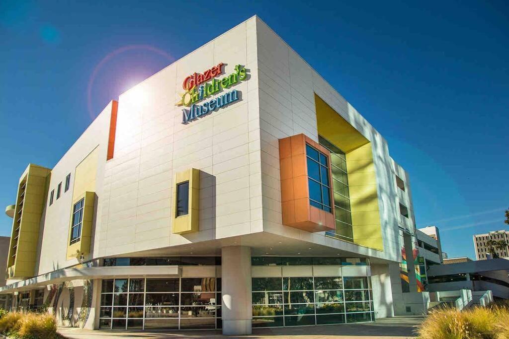Chic Bungalow Apartment Steps From Armature Works & Downtown Riverwalk Tampa Exterior foto